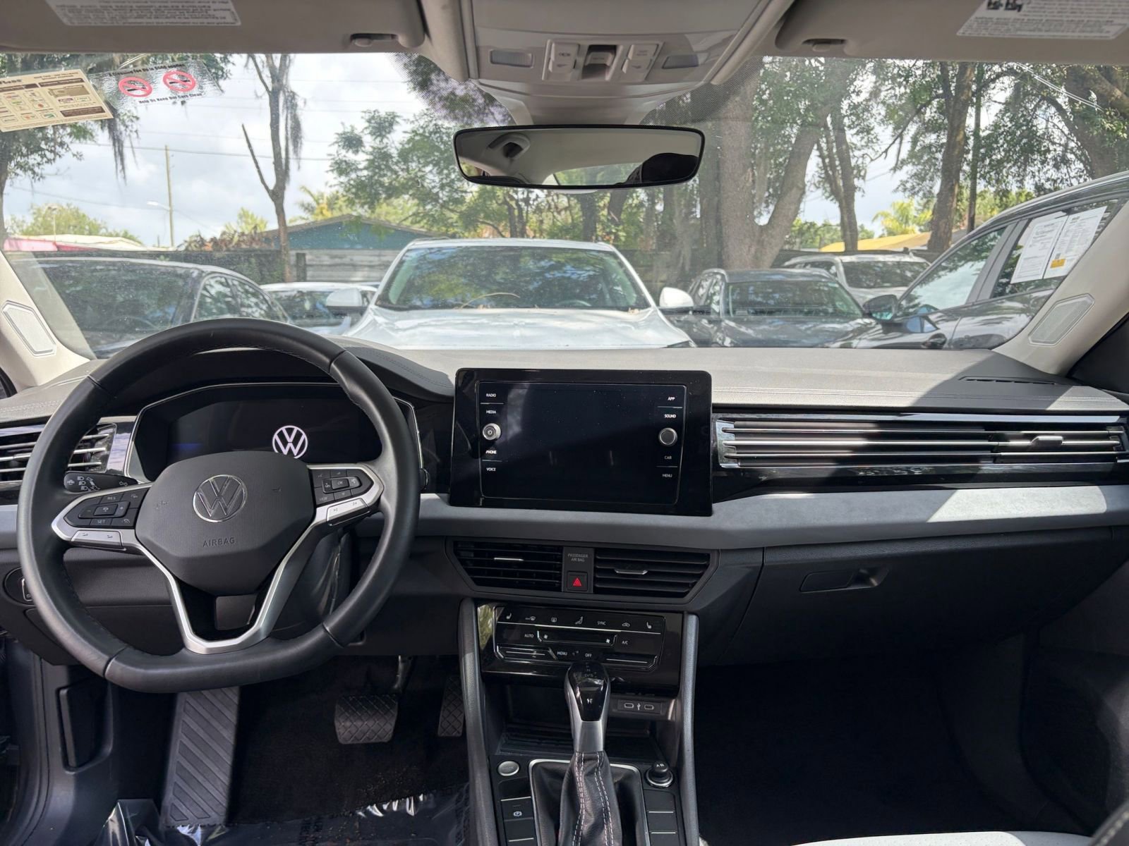 Used 2025 Volkswagen Jetta SE image 33