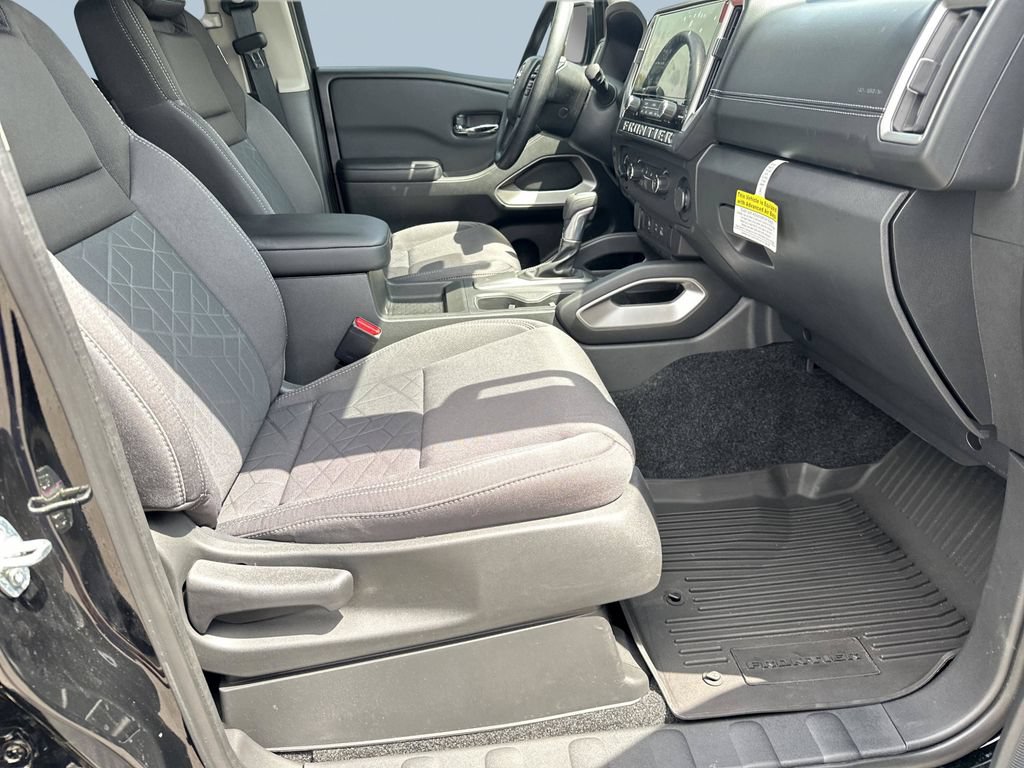 Used 2025 Nissan Frontier SV AWD/4WD image 27