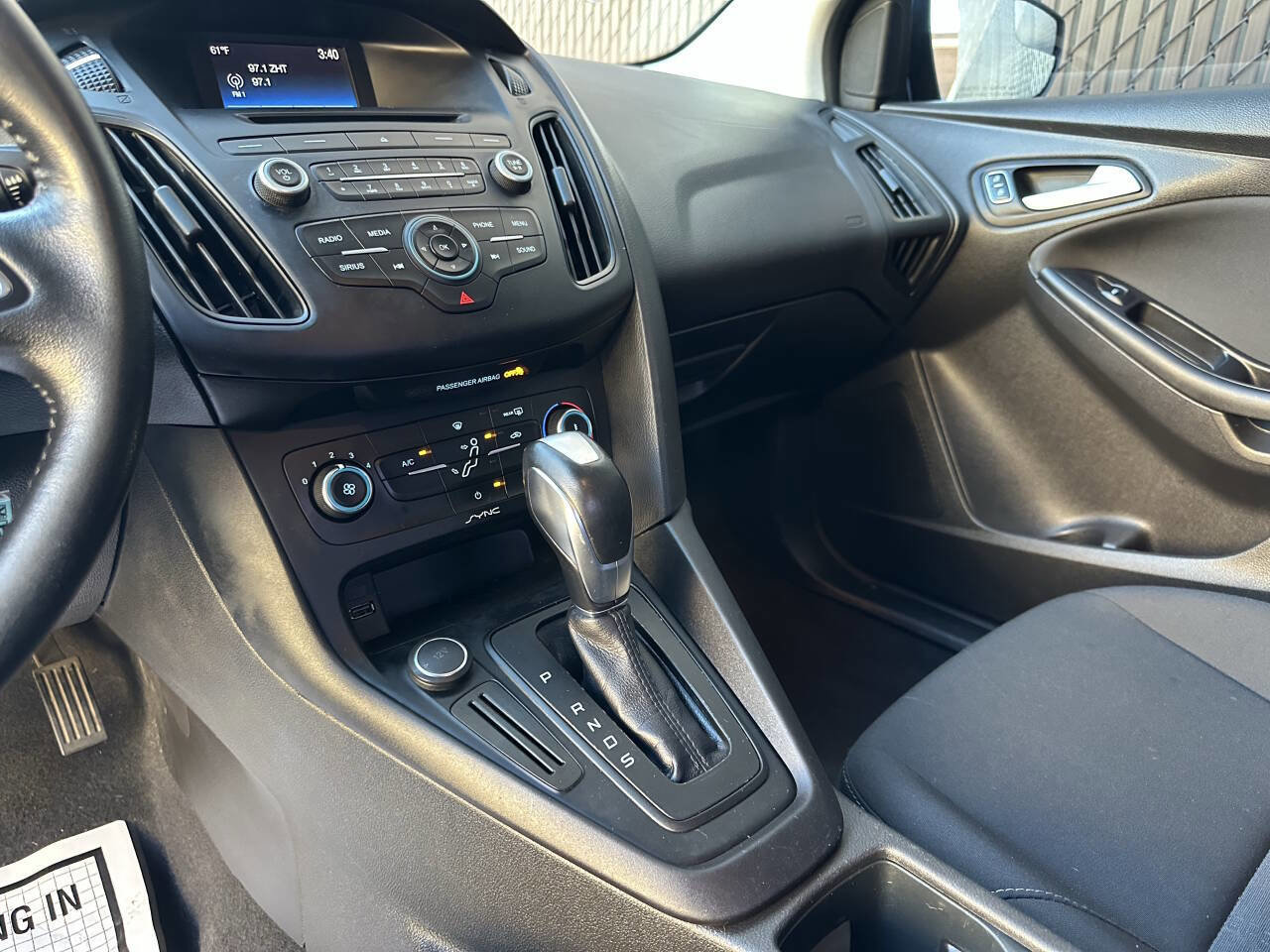 Used 2016 Ford Focus SE w/ SE Sport Package image 11