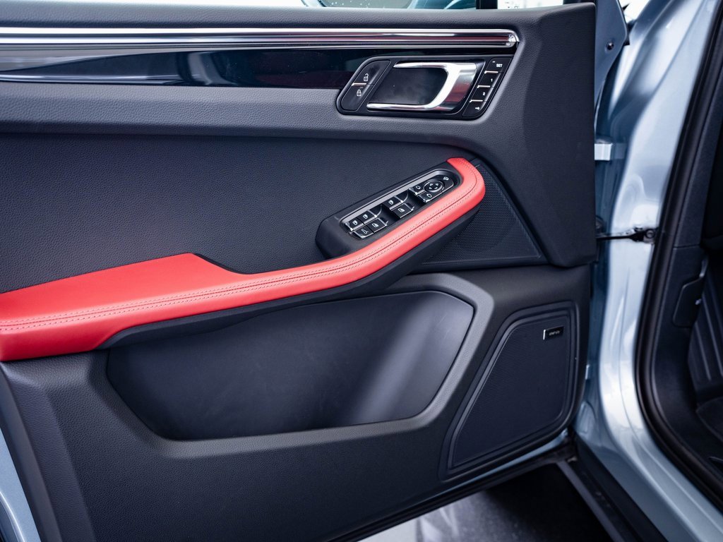 Certified 2025 Porsche Macan image 23