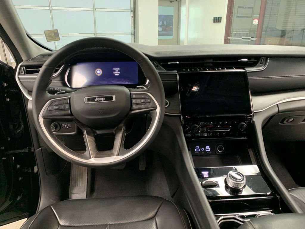 Used 2023 Jeep Grand Cherokee Limited w/ Luxury Tech Group II AWD/4WD image 10