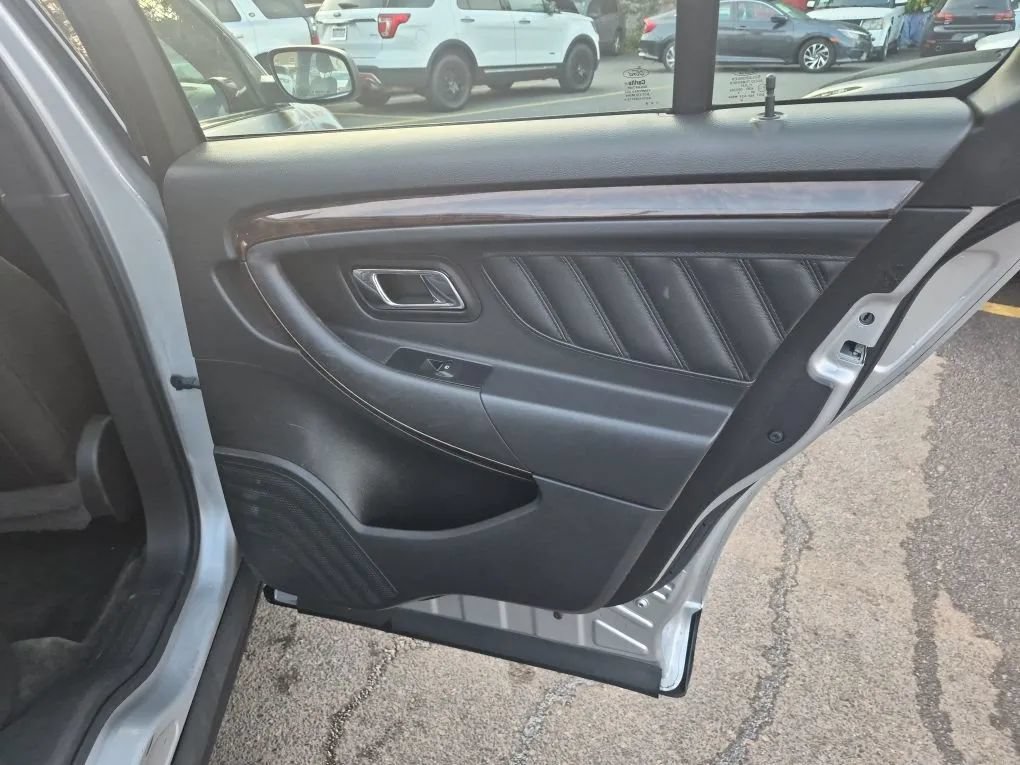 Used 2013 Ford Taurus Limited FWD image 19