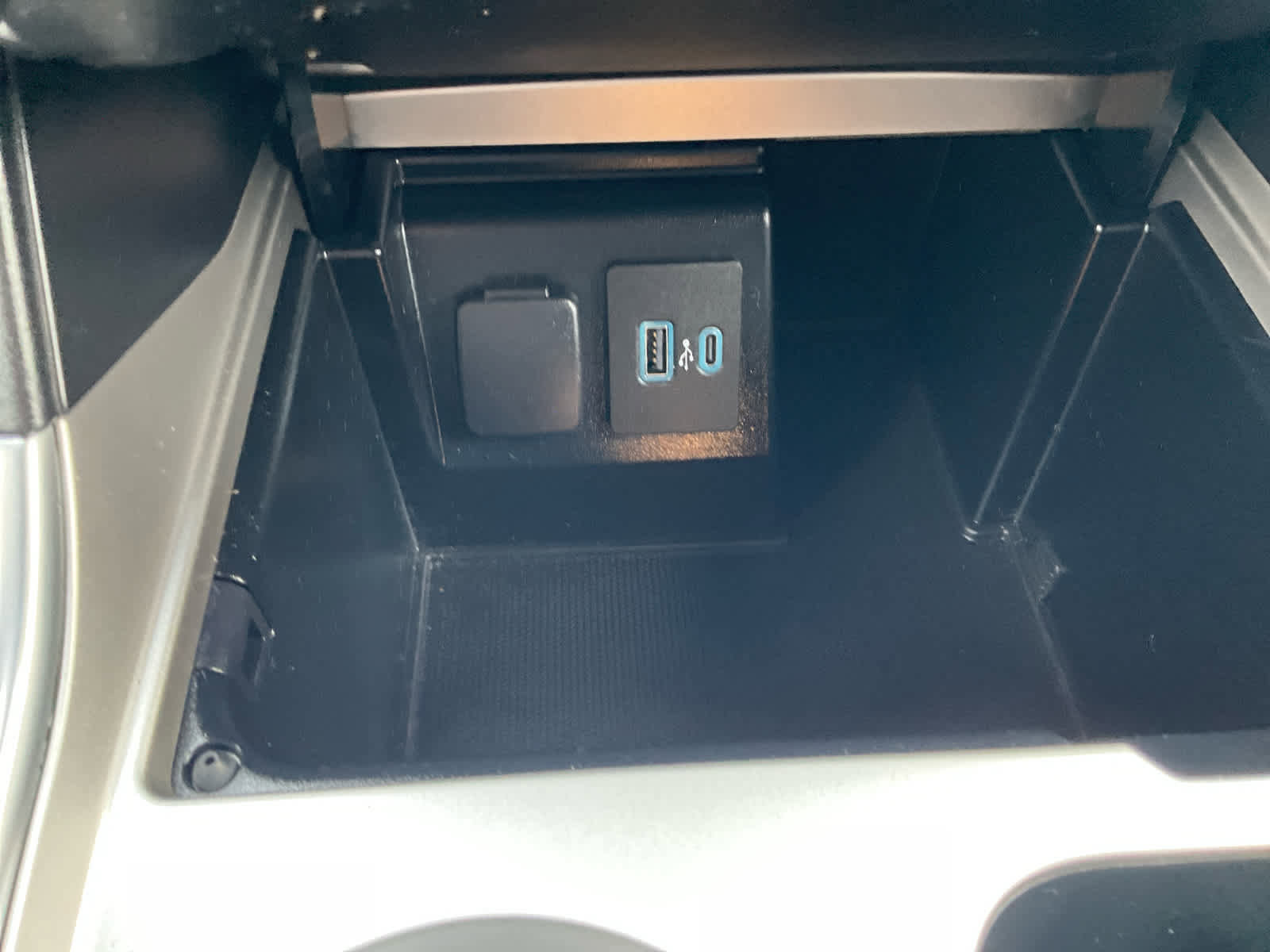 Used 2020 Ford Explorer XLT w/ Equipment Group 202A image 22