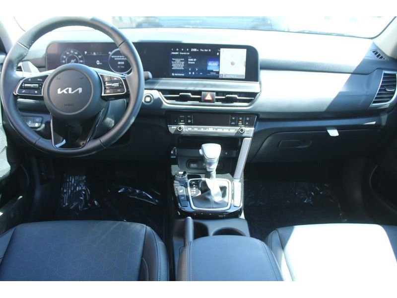 Used 2025 Kia Seltos EX AWD/4WD image 12