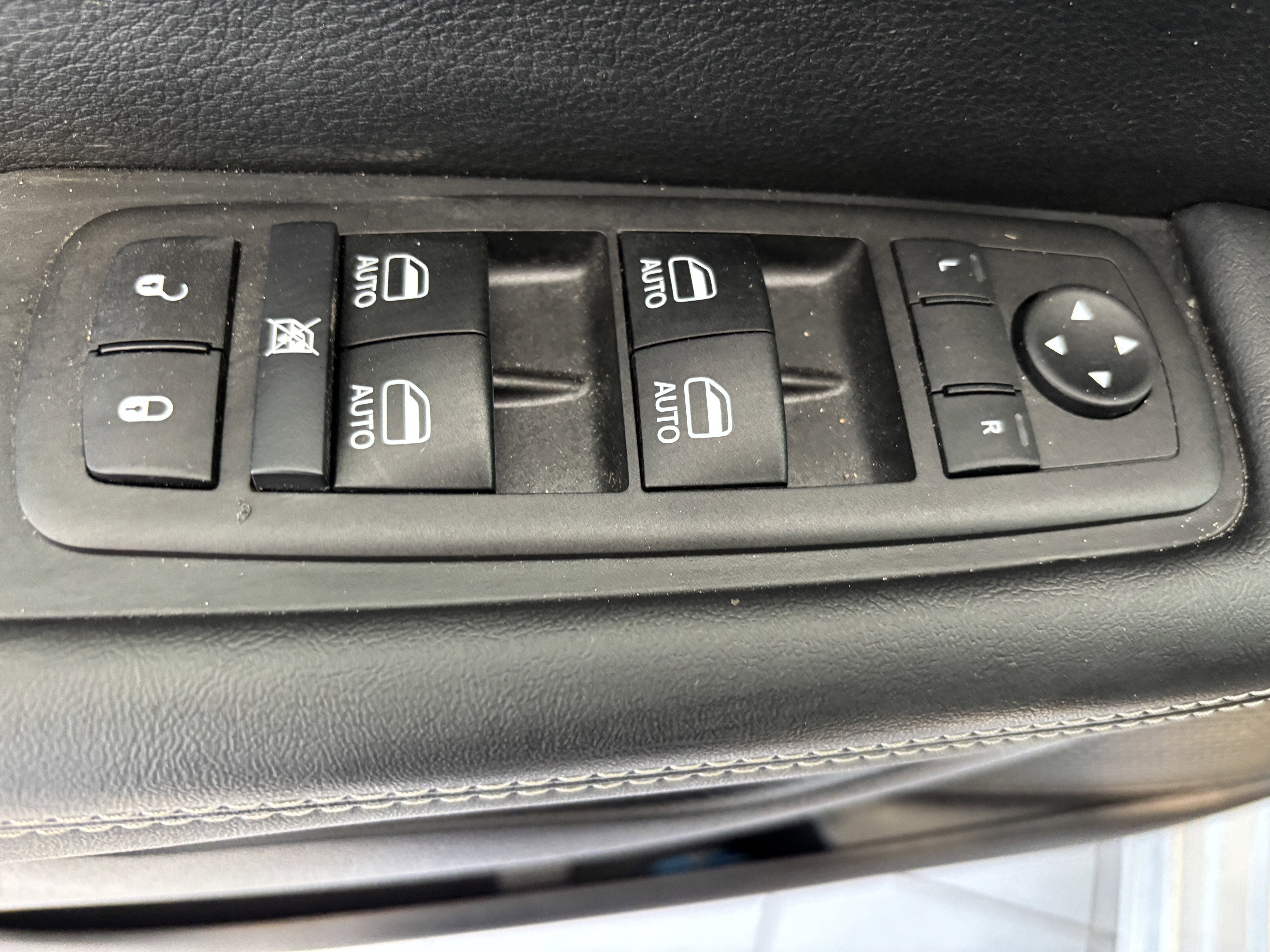 Used 2026 Chrysler Pacifica Select image 7