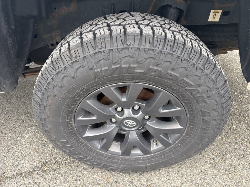 Used 2021 Toyota Tacoma SR5 w/ Technology Package image 9