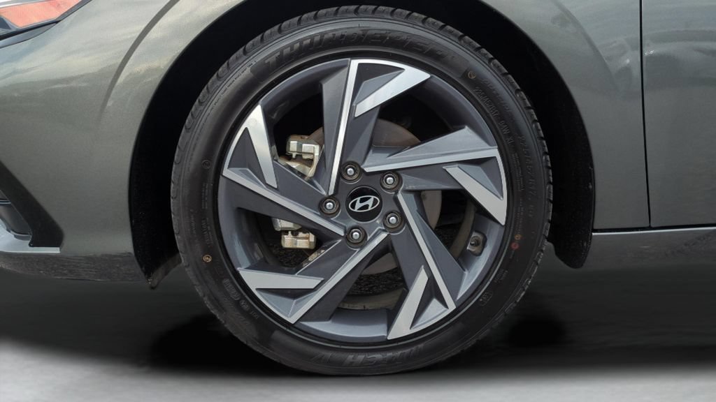Used 2025 Hyundai Elantra SEL FWD image 25