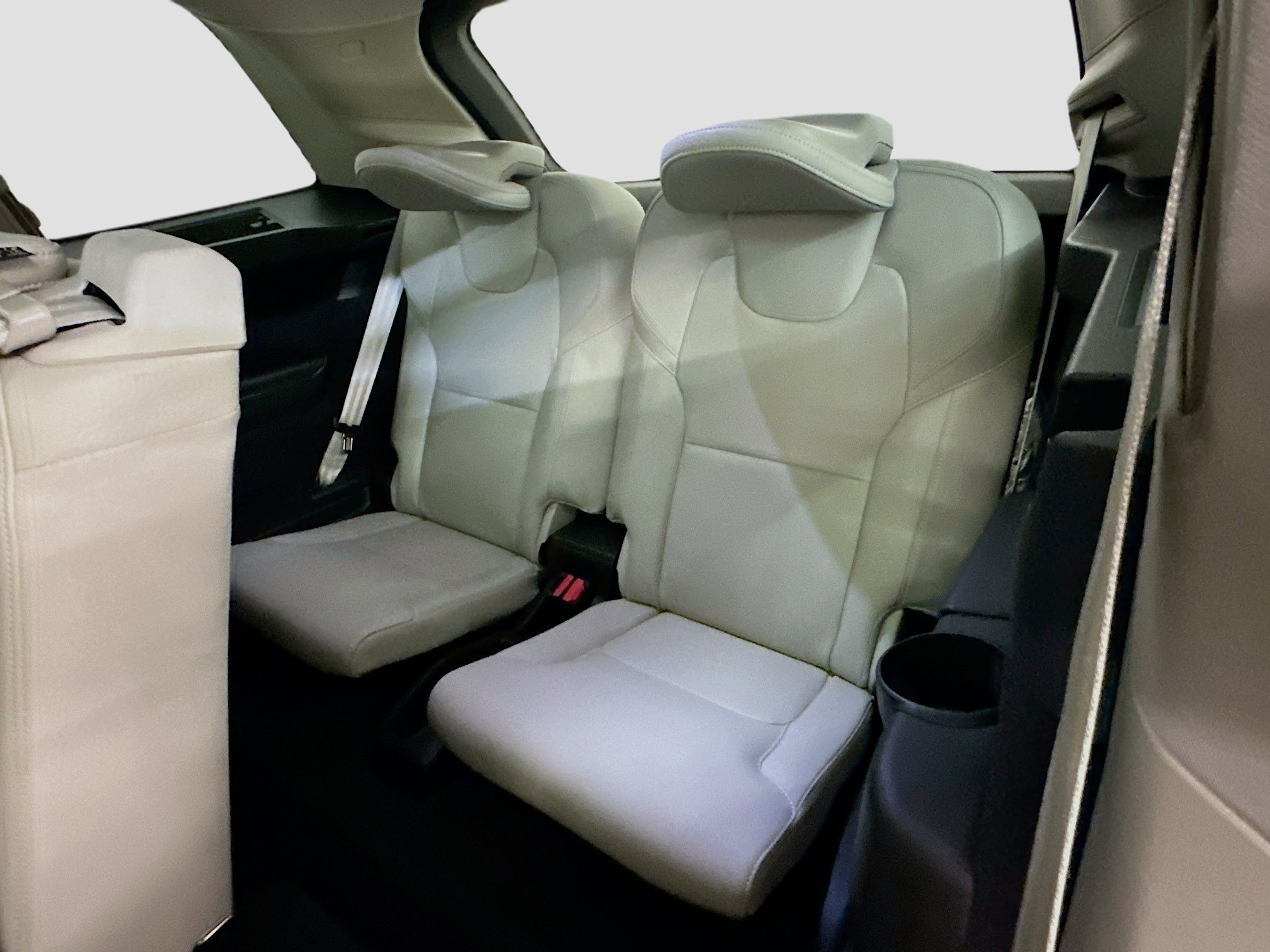 Used 2024 Volvo XC90 B6 Plus w/ Protection Package Premier image 31