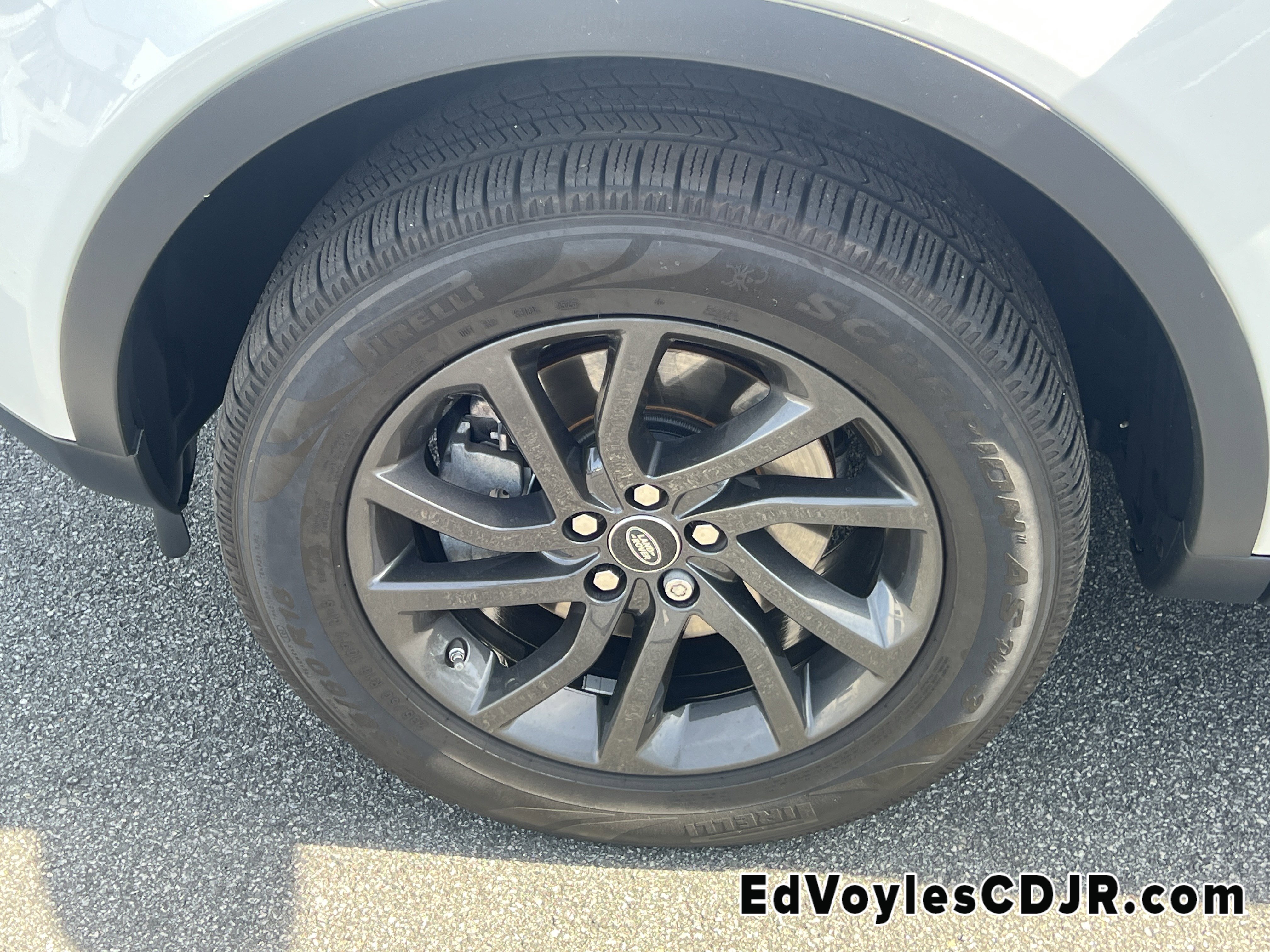 Used 2018 Land Rover Discovery Sport HSE image 14