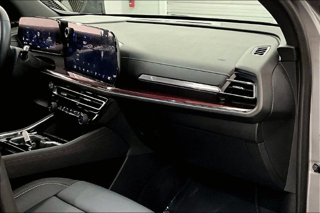 Used 2026 Chevrolet Traverse Z71 AWD/4WD image 19