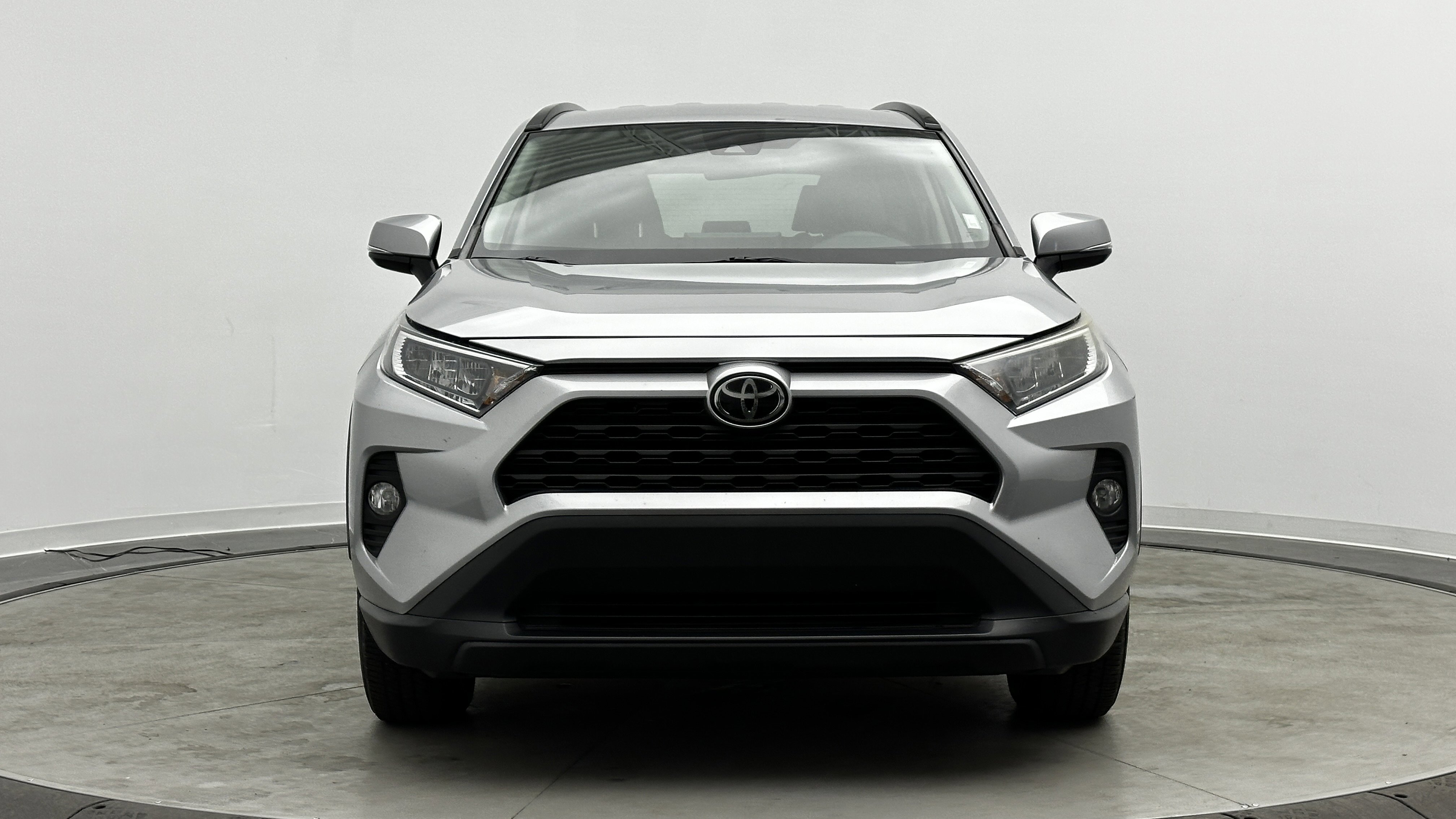 Used 2021 Toyota RAV4 XLE image 2