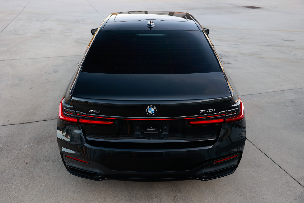 Used 2021 BMW 750i xDrive w/ Luxury Rear Seating Package image 11