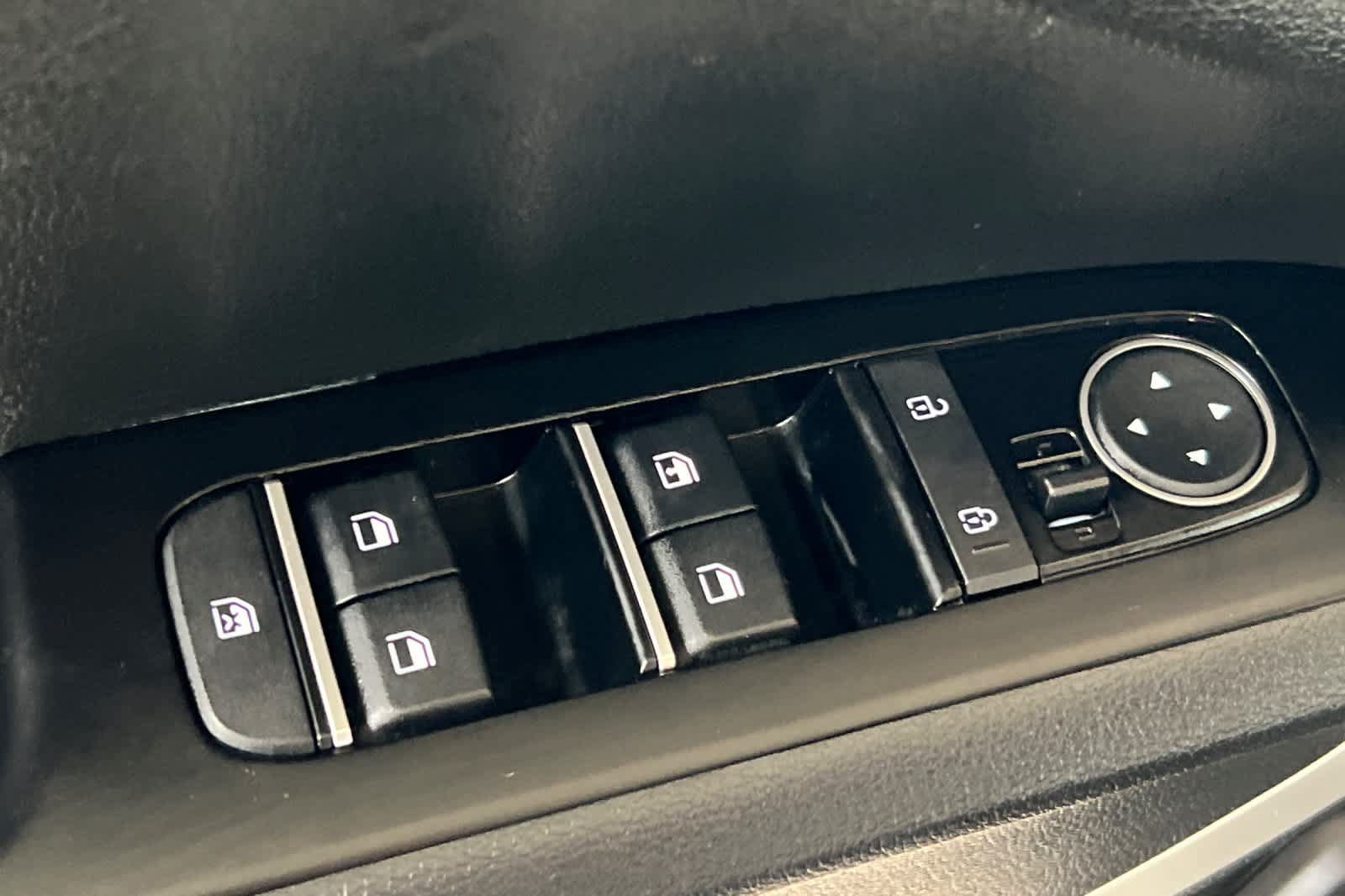 Used 2025 Kia Soul LX w/ LX Technology Package FWD image 13