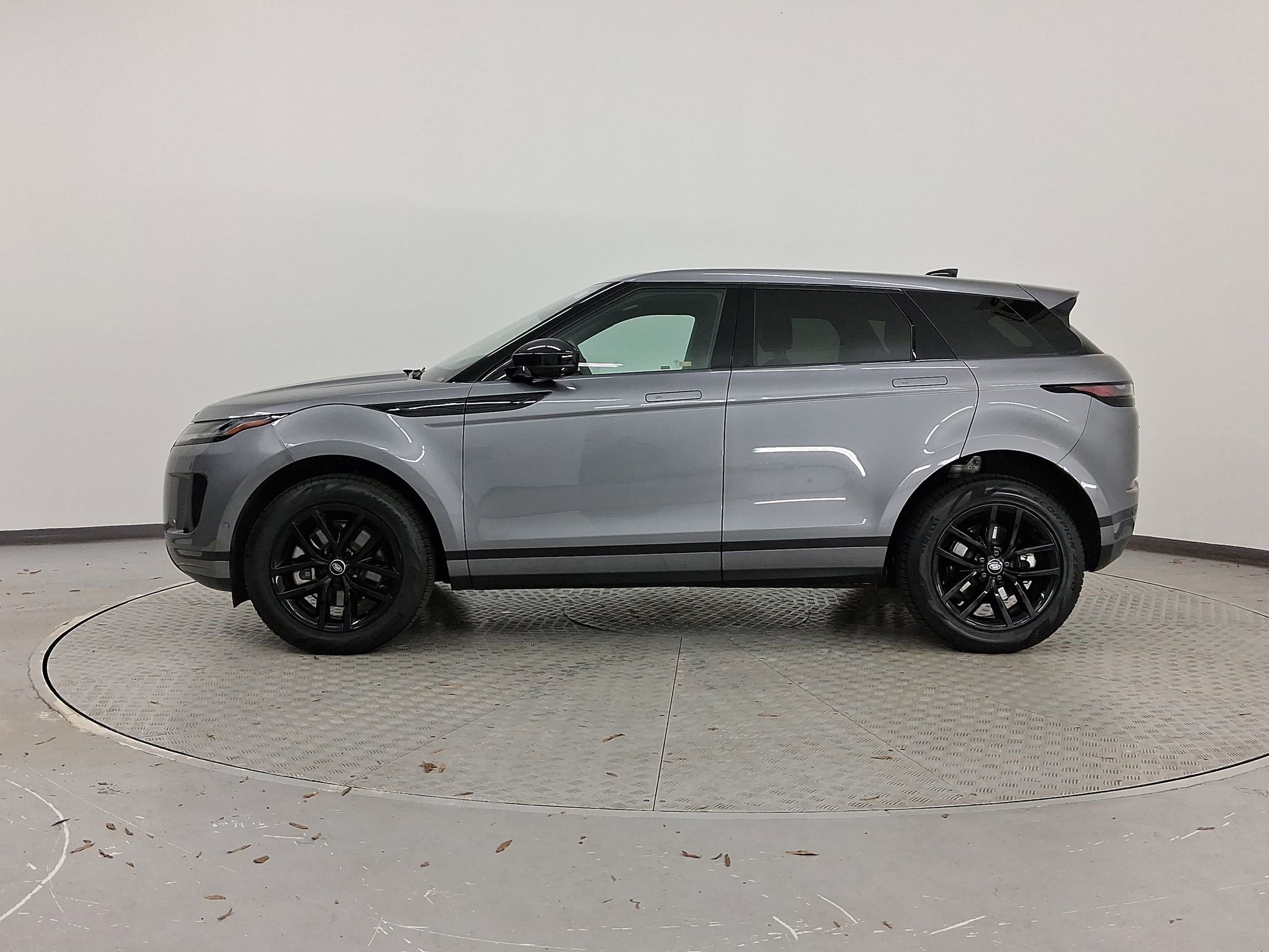 Used 2025 Land Rover Range Rover Evoque S image 2