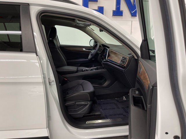 Used 2024 Volkswagen Atlas SE AWD/4WD image 12