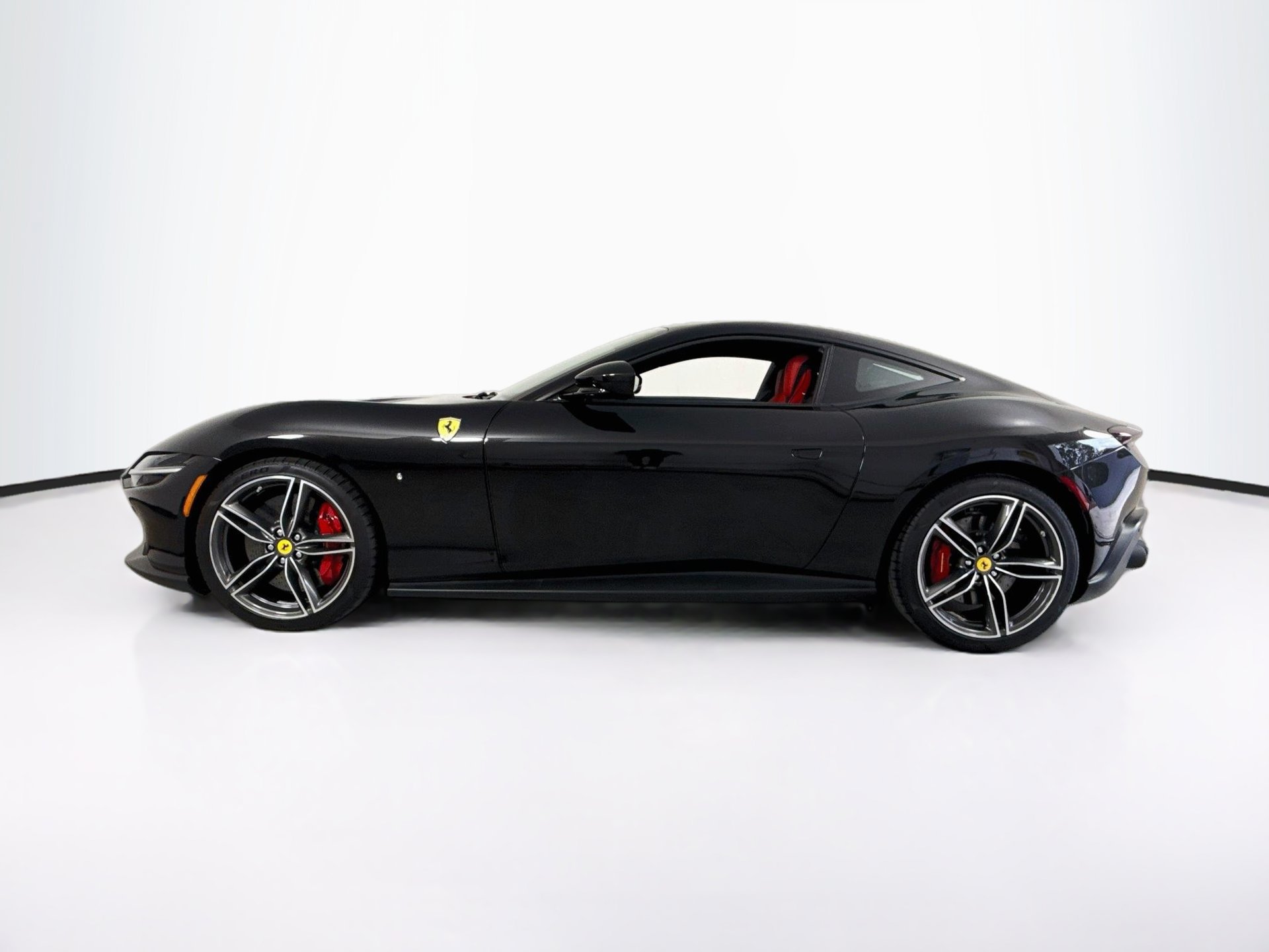 Certified 2022 Ferrari Roma RWD image 4
