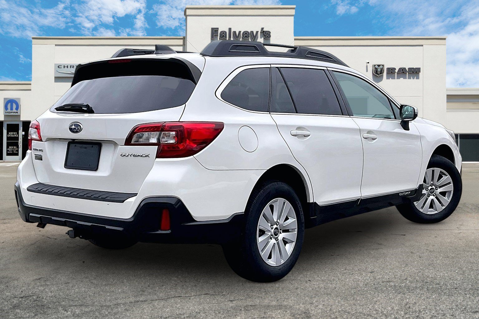Used 2018 Subaru Outback 2.5i Premium image 2