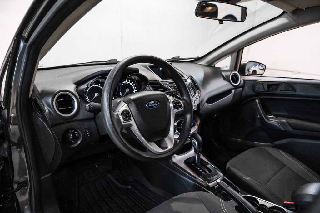 Used 2019 Ford Fiesta SE FWD image 3