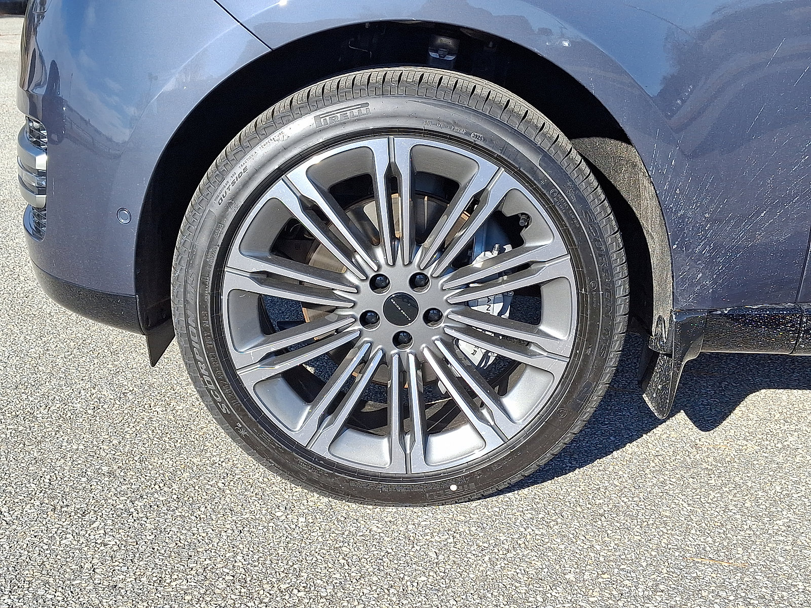 New 2026 Land Rover Range Rover Long Wheelbase SE image 2