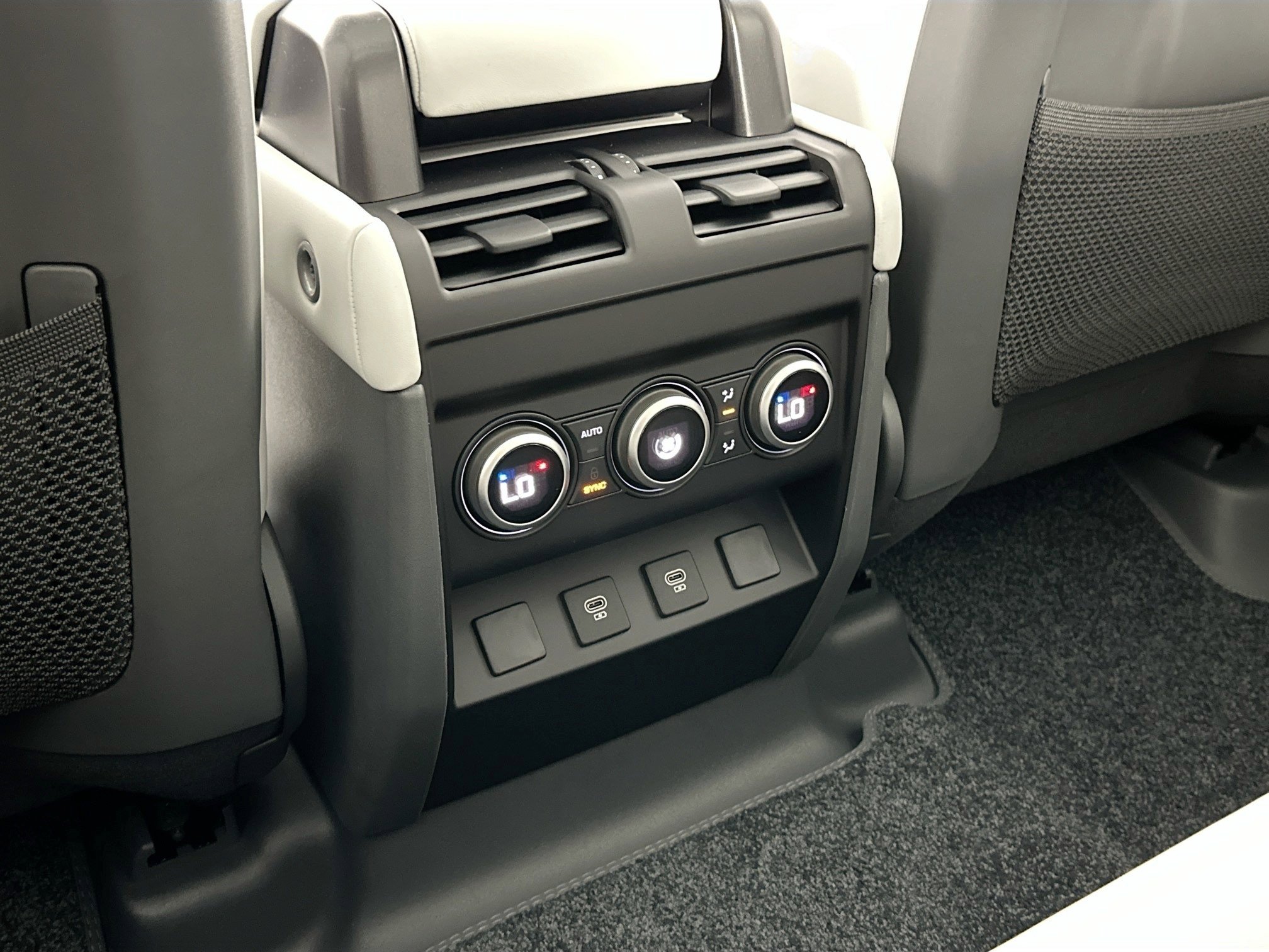 Used 2025 Land Rover Defender 110 S image 24