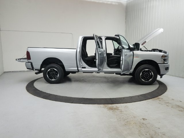 New 2026 RAM 2500 Laramie AWD/4WD image 17