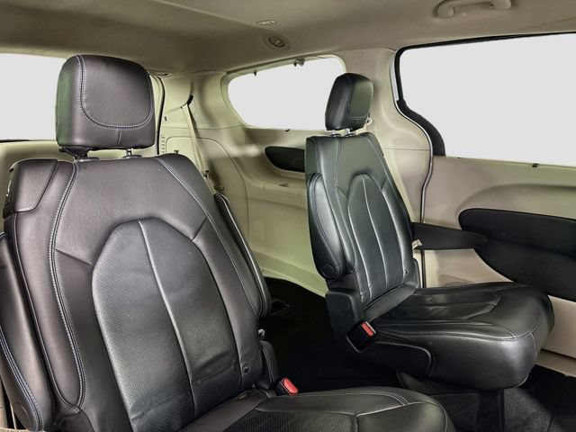 Used 2021 Chrysler Pacifica Touring-L FWD image 26