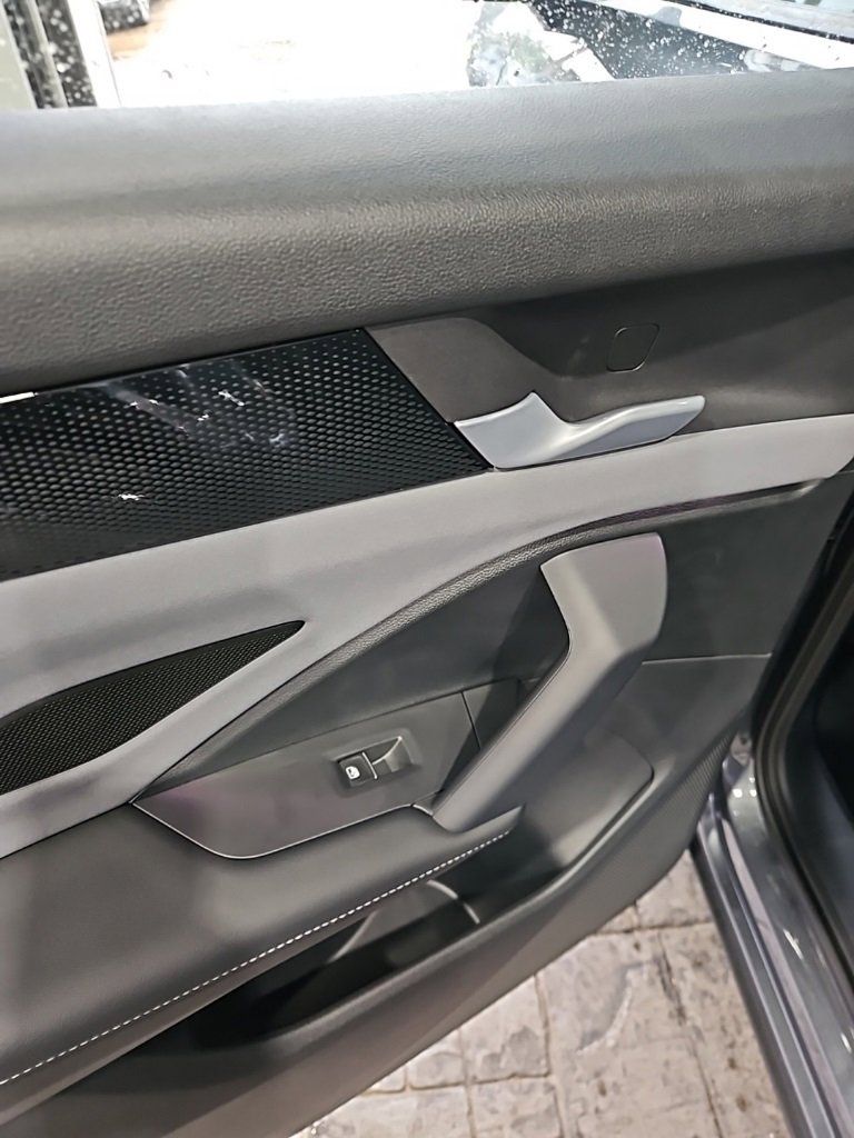 New 2026 Volkswagen Tiguan SE R-Line image 21