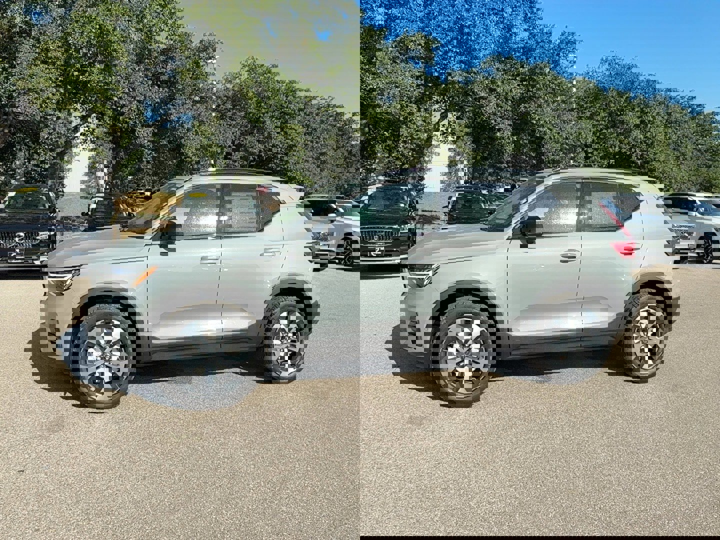 New 2026 Volvo XC40 B5 Plus w/ Protection Package Premier image 3