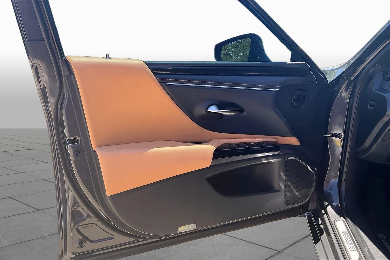 Used 2025 Lexus ES 350 w/ Accessory Package (P3) FWD image 20