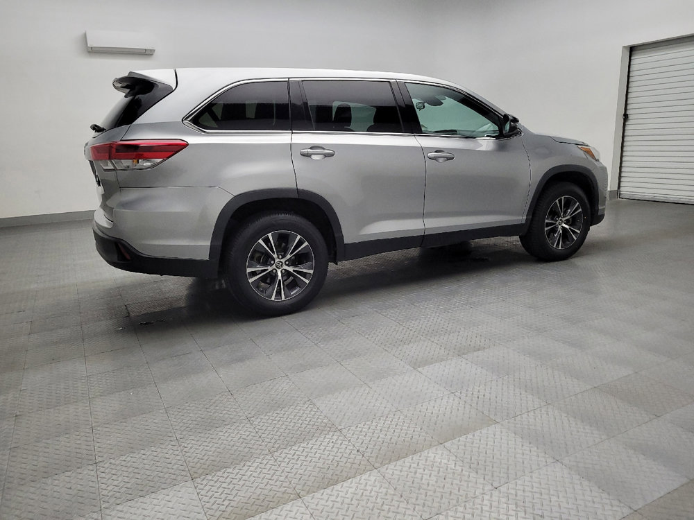 Used 2019 Toyota Highlander LE image 10
