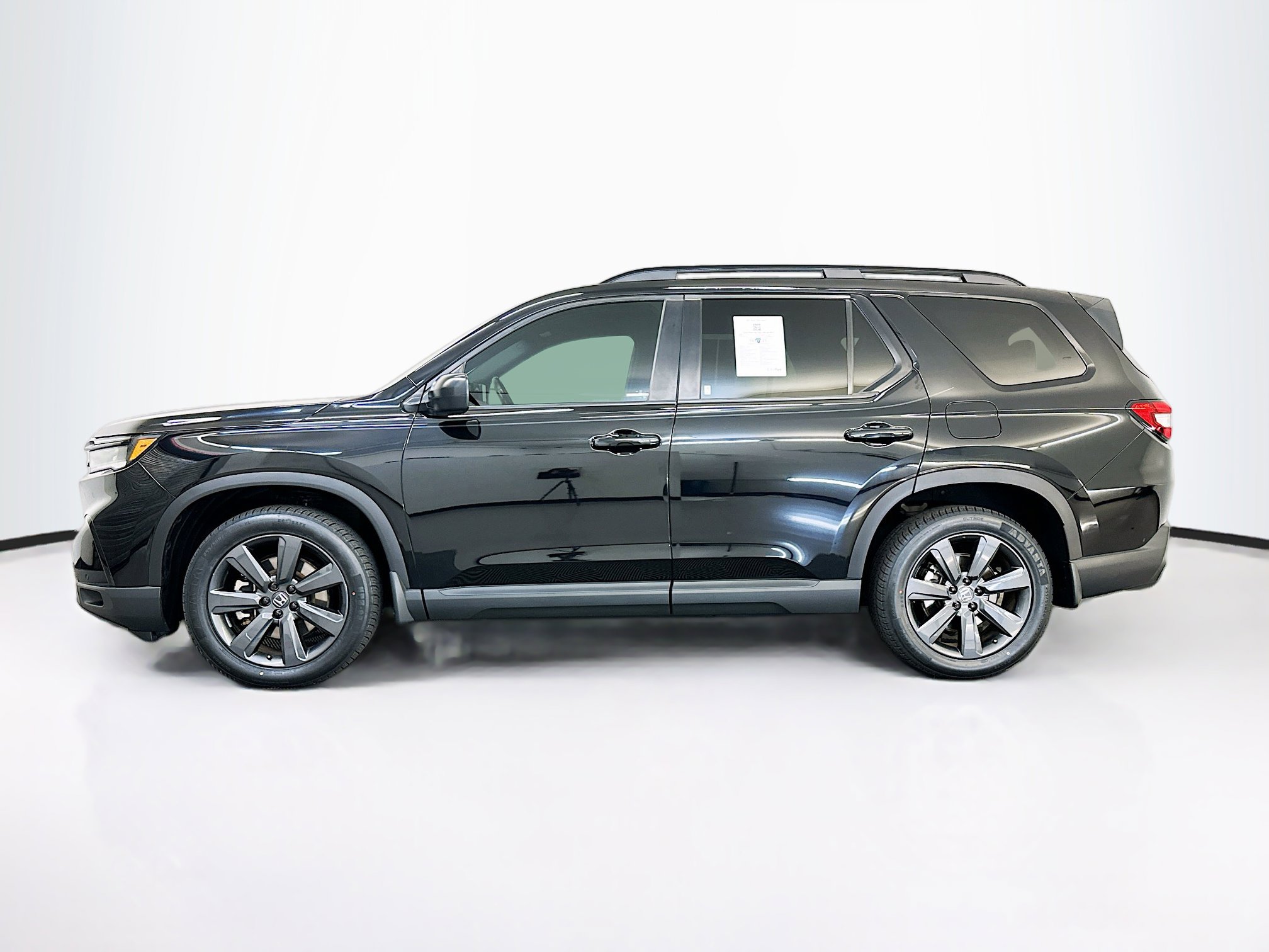 Used 2023 Honda Pilot Sport image 4