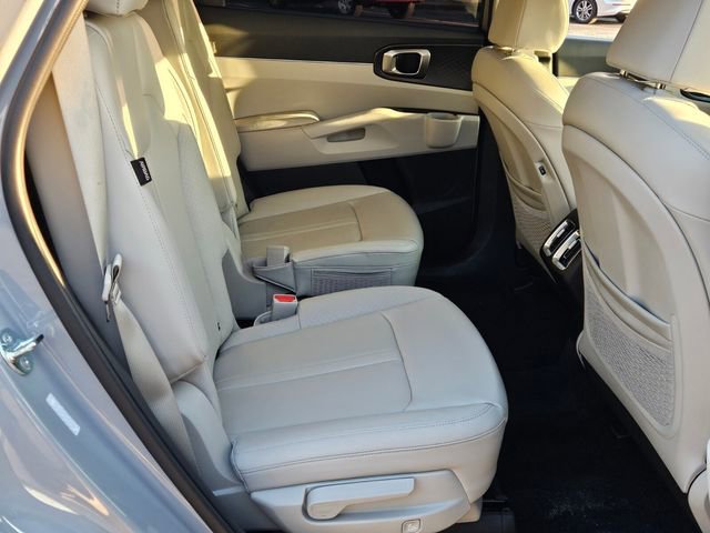 Used 2025 Kia Sorento EX w/ Panoramic Sunroof Package image 18