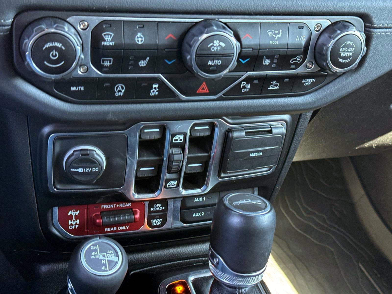 Used 2024 Jeep Gladiator Rubicon AWD/4WD image 16