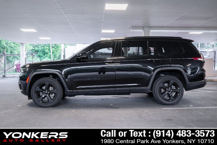 Used 2023 Jeep Grand Cherokee L Laredo AWD/4WD image 13
