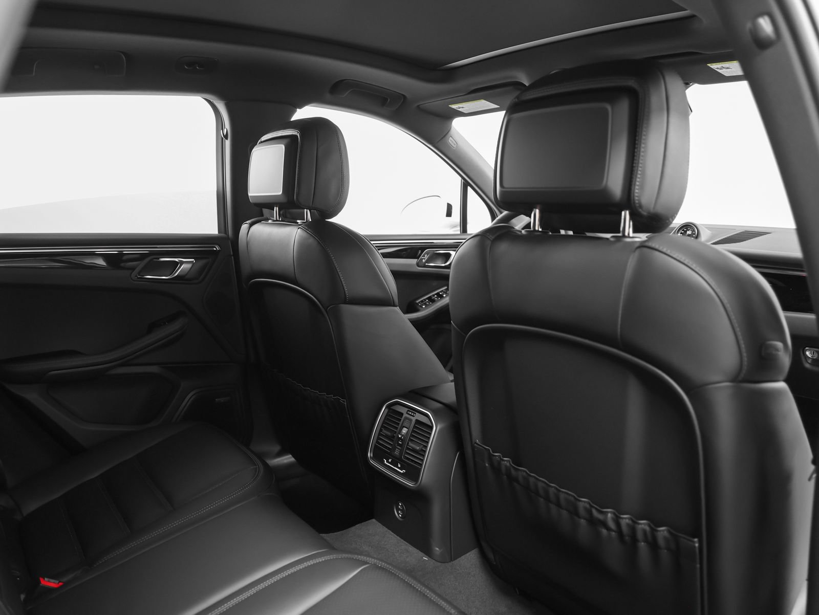 New 2026 Porsche Macan AWD/4WD image 24