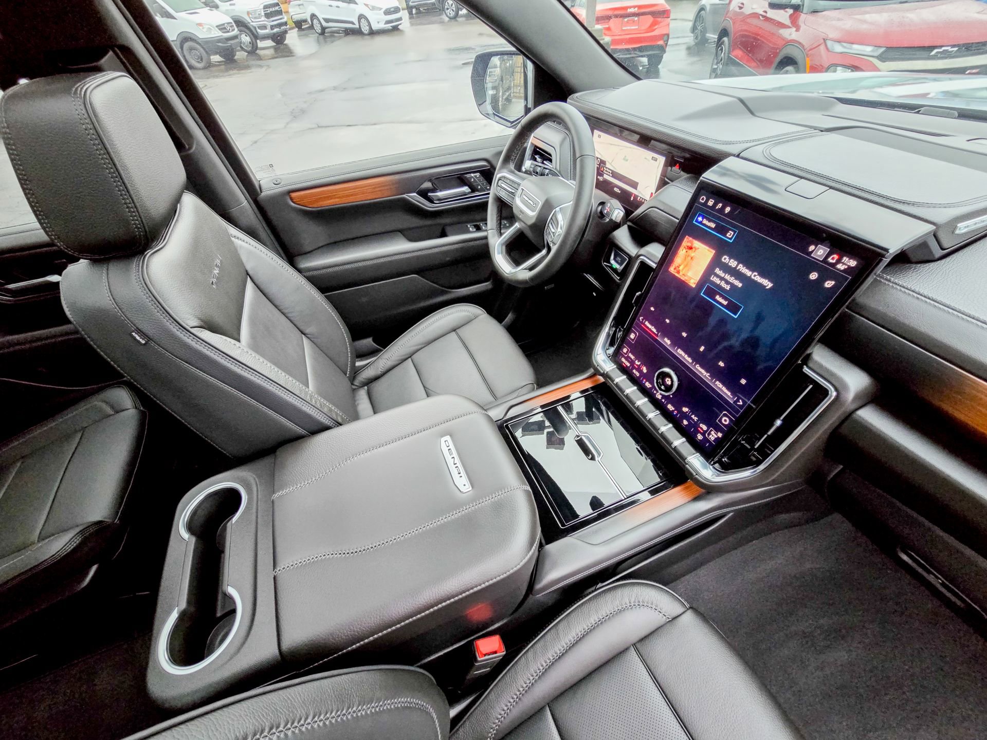 Used 2025 GMC Yukon XL Denali w/ Sun & Power Step Package image 24