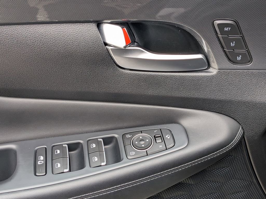 Used 2022 Hyundai Santa Fe Limited image 15