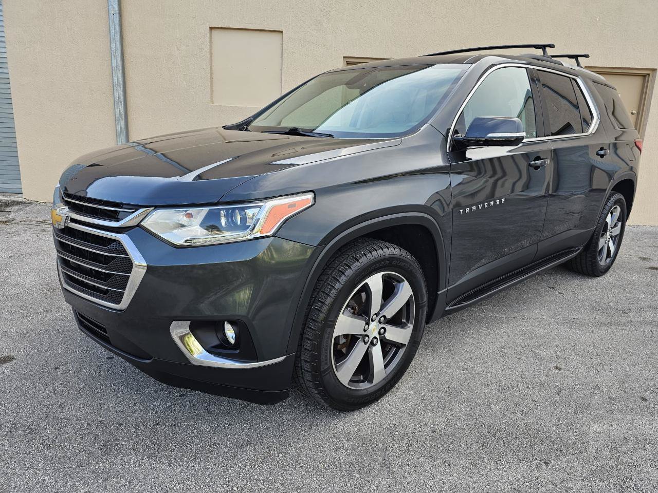 Used 2018 Chevrolet Traverse LT w/ LPO, 'HIT The Road' Package FWD image 3
