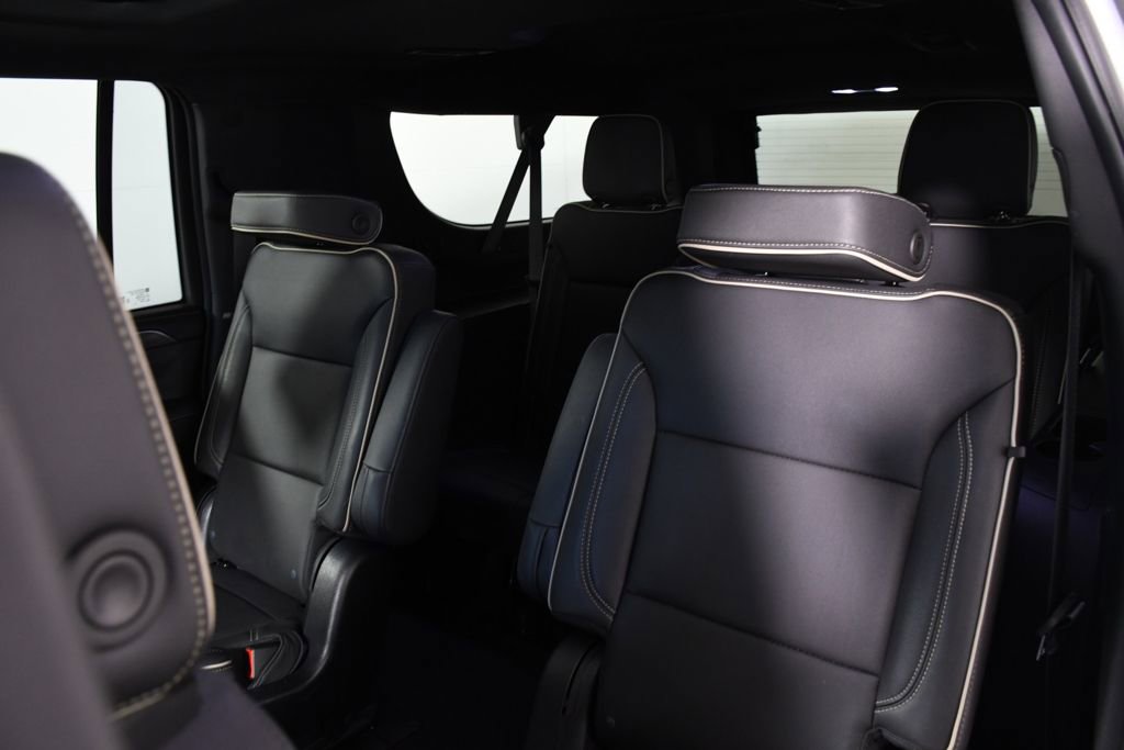 Used 2023 GMC Yukon XL SLT w/ SLT Premium Package image 27