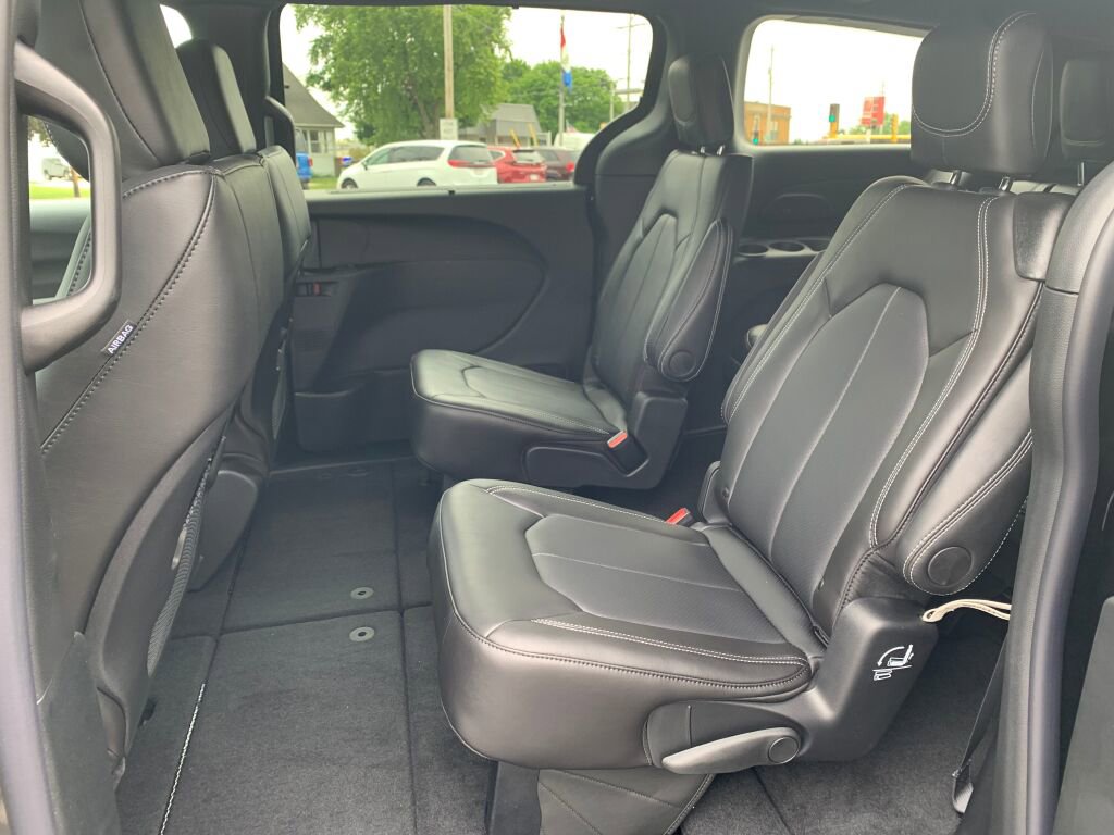 New 2027 Chrysler Pacifica Select AWD/4WD image 24