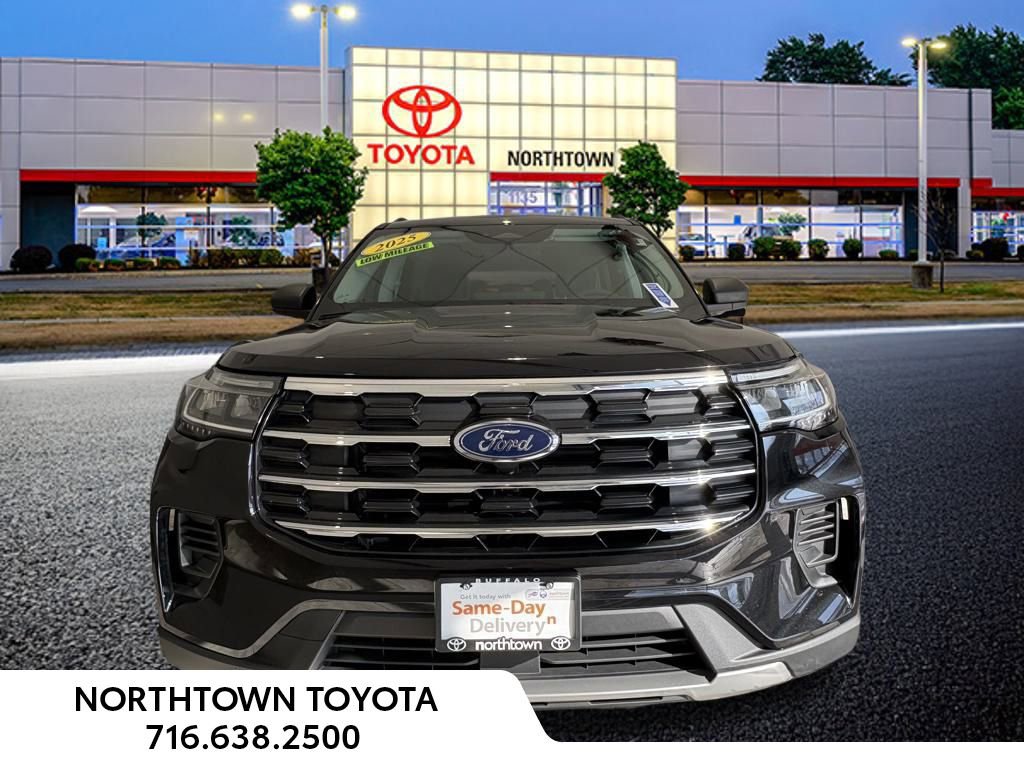 Used 2025 Ford Explorer Active image 5