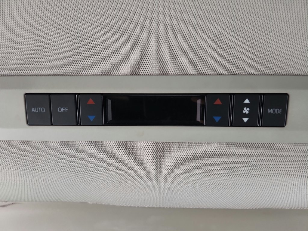 Used 2021 Toyota Sienna XLE w/ XLE Plus Package FWD image 30