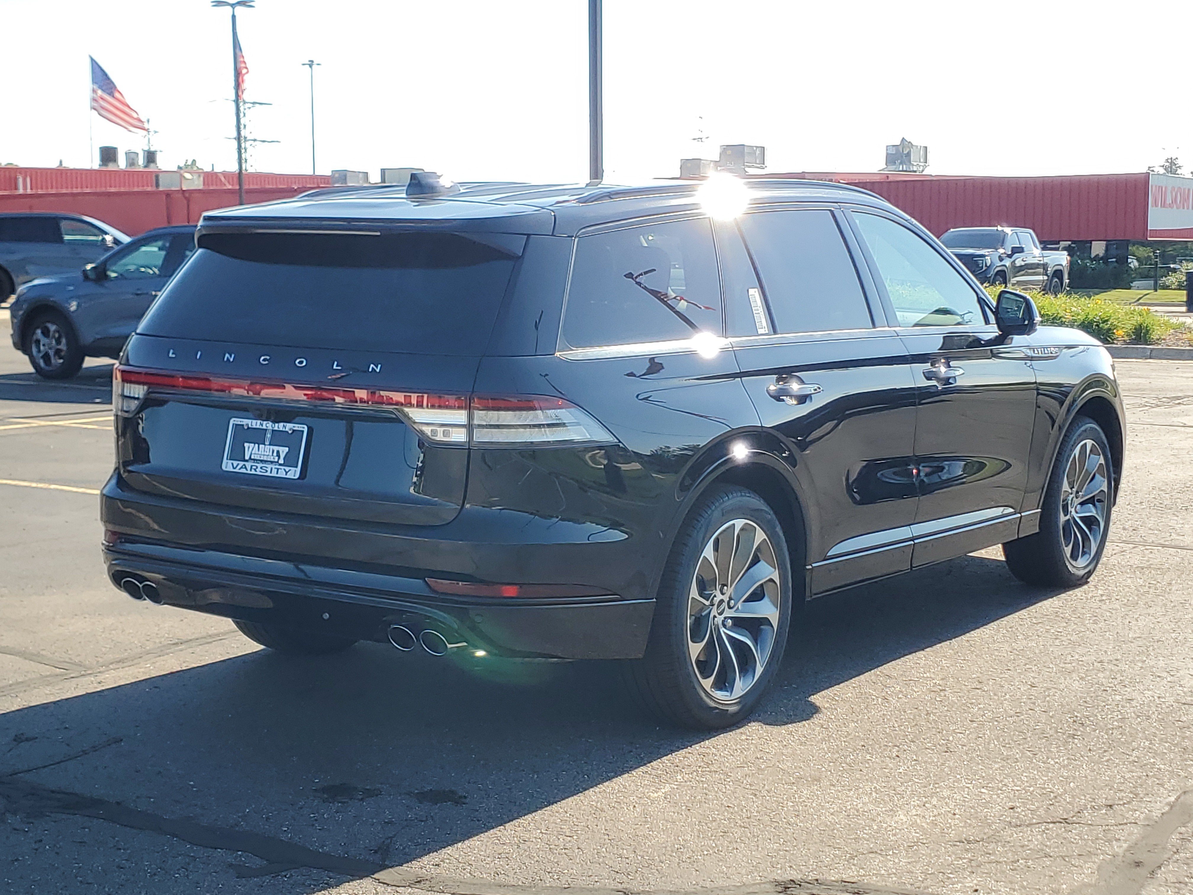 New 2026 Lincoln Aviator AWD image 4