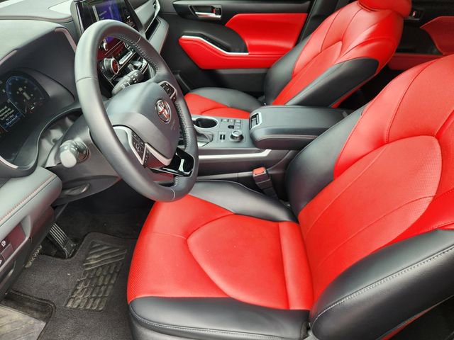 Used 2025 Toyota Highlander XSE AWD/4WD image 13