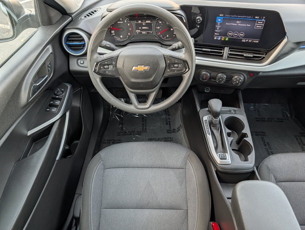 Used 2025 Chevrolet Trax LS w/ Driver Confidence Package FWD image 17