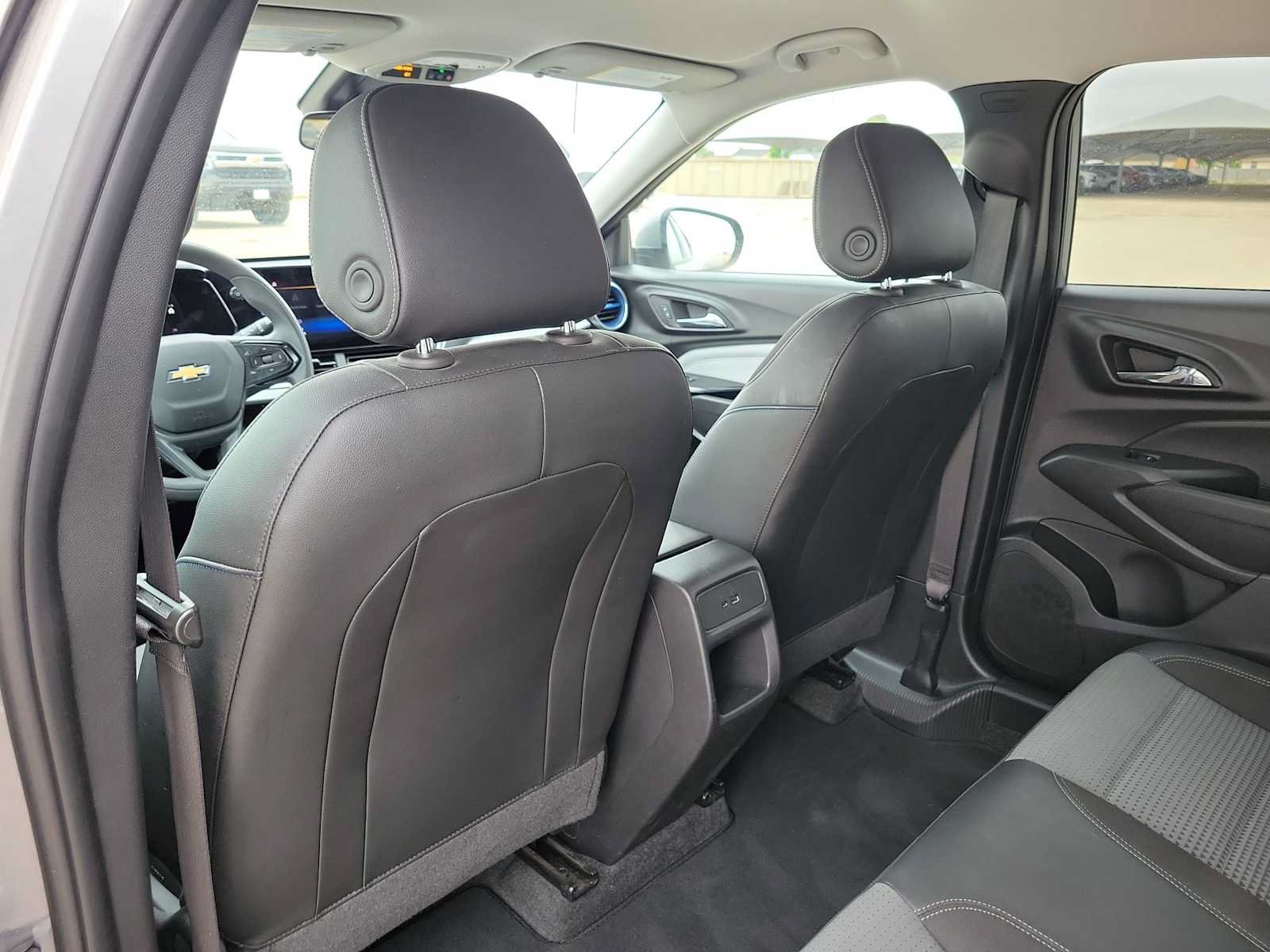 Used 2025 Chevrolet Trax LT FWD image 16