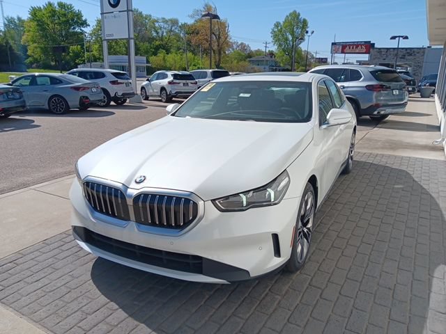 New 2025 BMW 530i xDrive w/ Premium Package AWD/4WD image 3