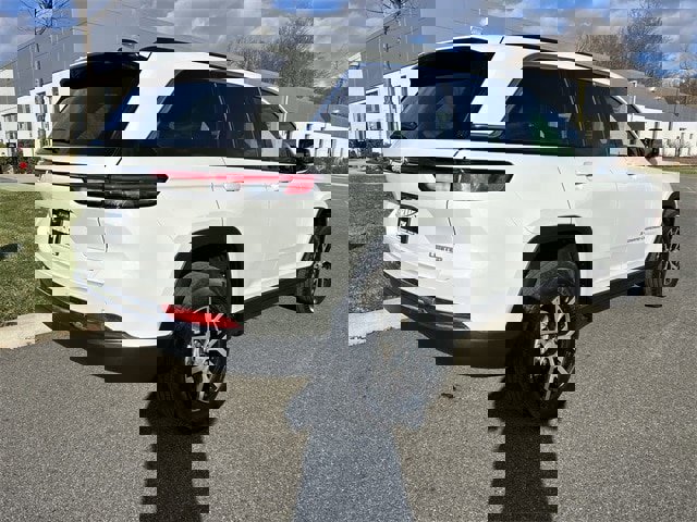 Certified 2024 Jeep Grand Cherokee Limited image 8