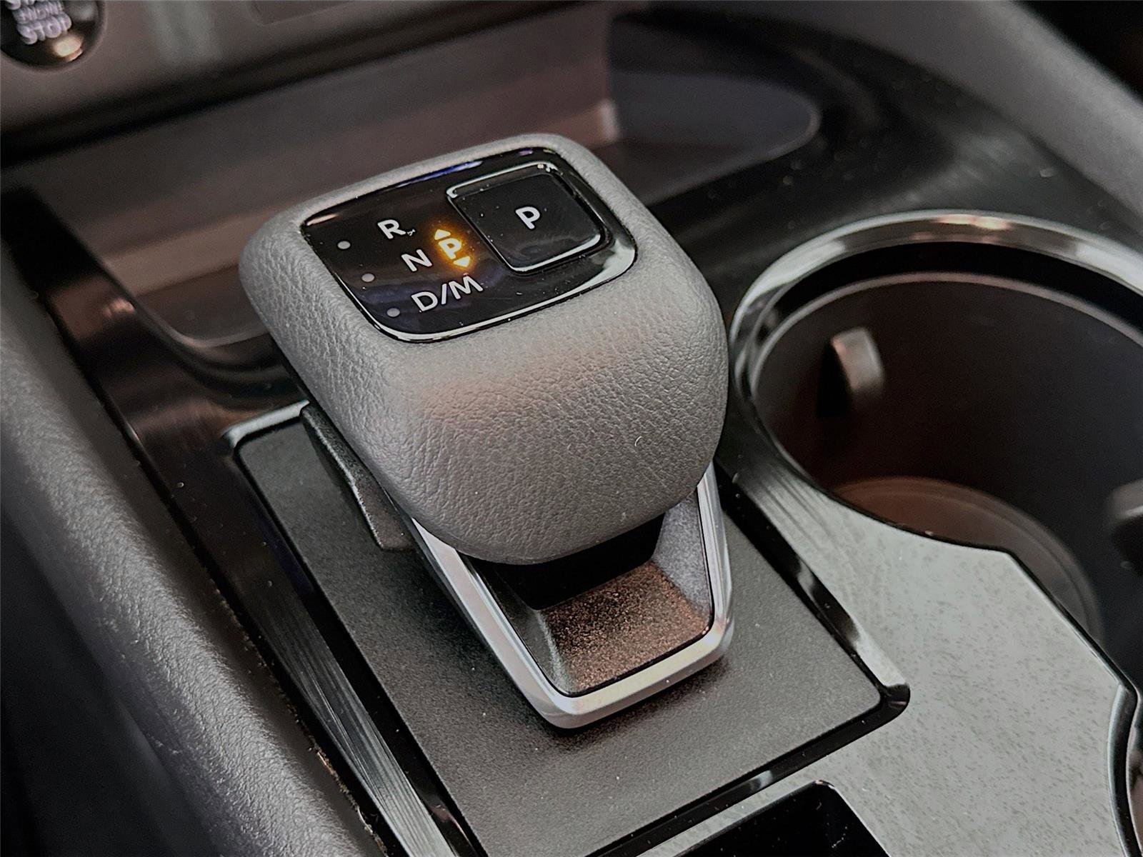 Used 2024 Nissan Rogue SV image 15