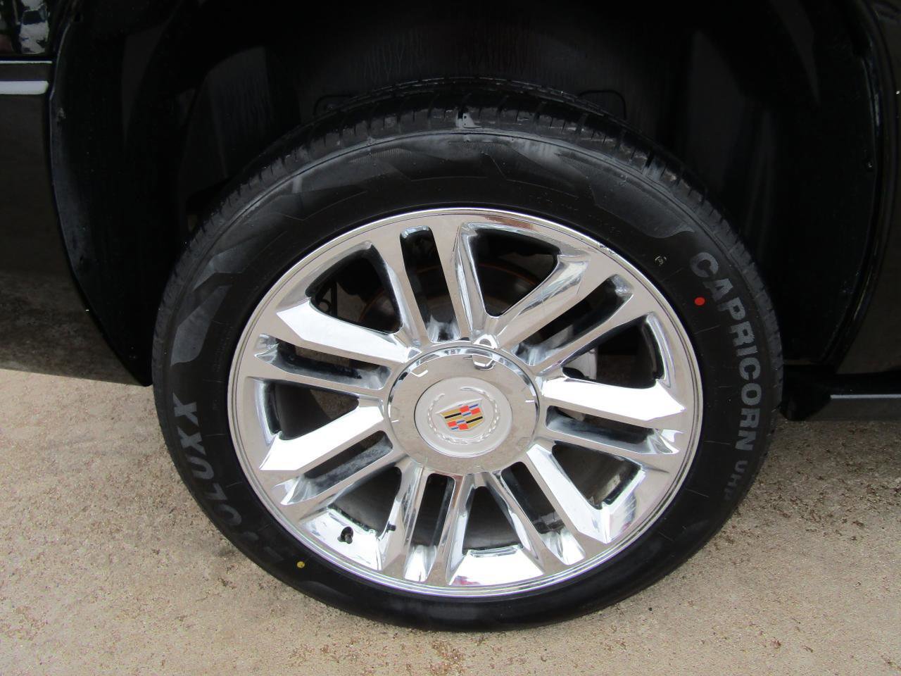 Used 2013 Cadillac Escalade Platinum RWD image 7